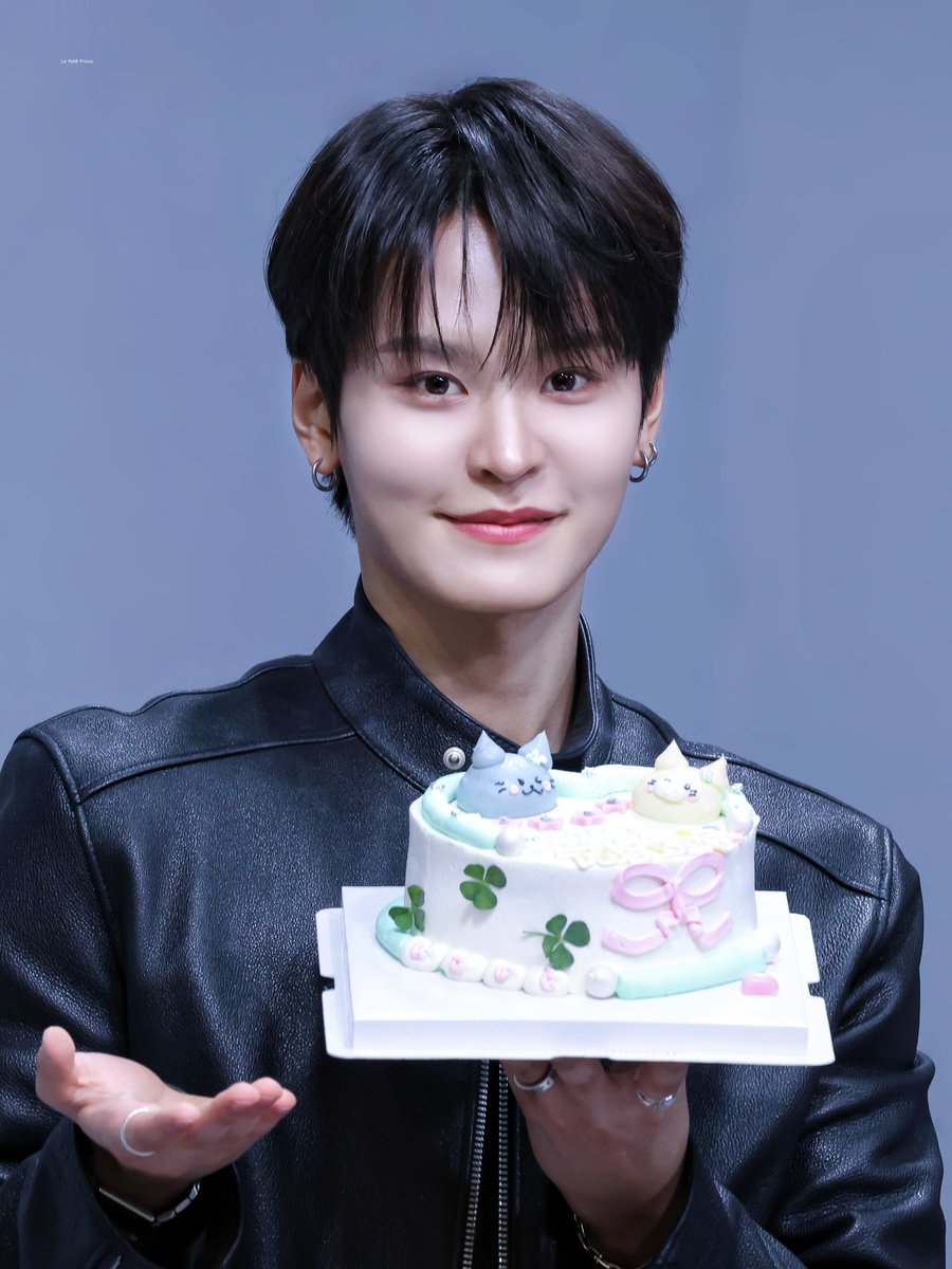 59LePetitPrince's tweet photo. 250509 태래야 생일 축하했어🩵

#TEMPEST #템페스트 #TAERAE #태래 https://t.co/Kk0Ou7RnU9