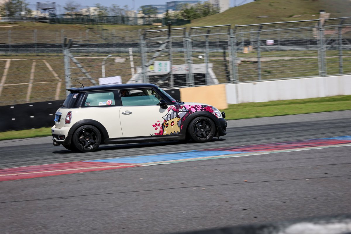 YU4N16's tweet photo. mini r56s 6mt 
zenless zone zero痛車
#minir56 #r56s https://t.co/WjChgXyubY