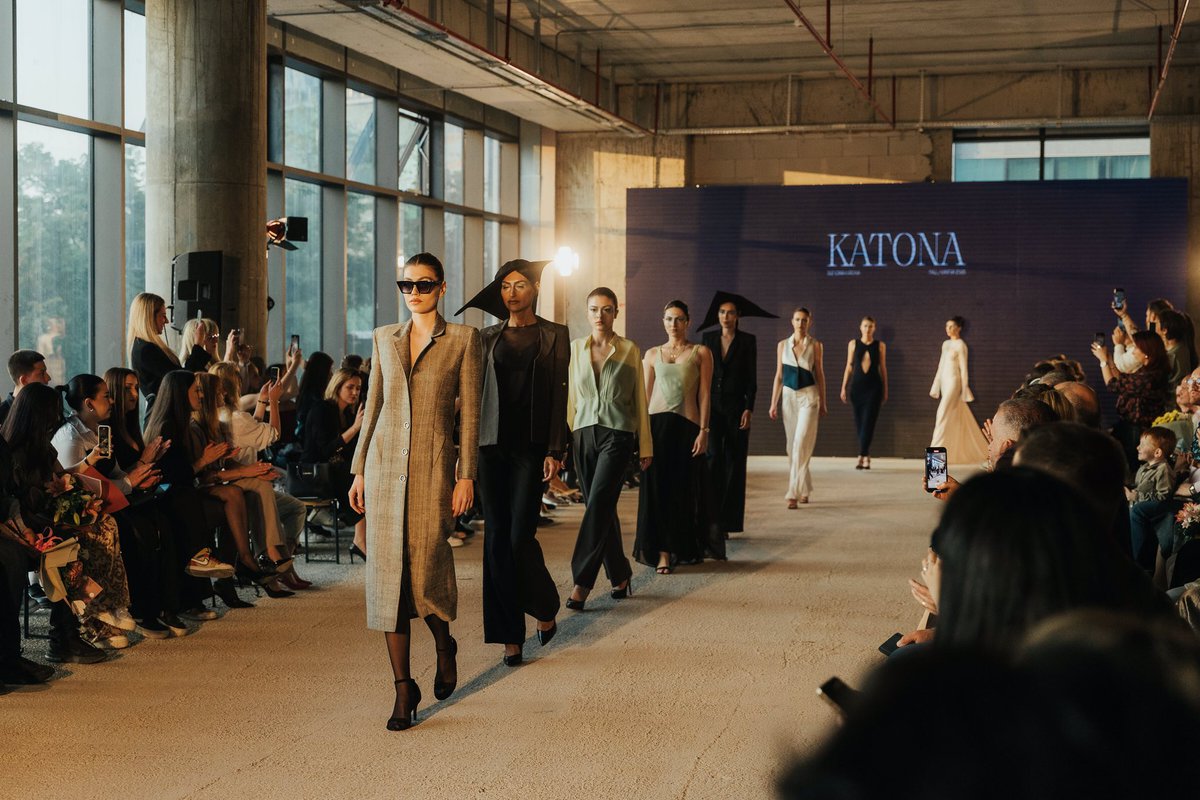 At #FWSK, rising talent Blendina Katona lit up the runway with her debut collection— one a story of strength, transformation, and unapologetic femininity.
#fwsk30 powered by #unibank