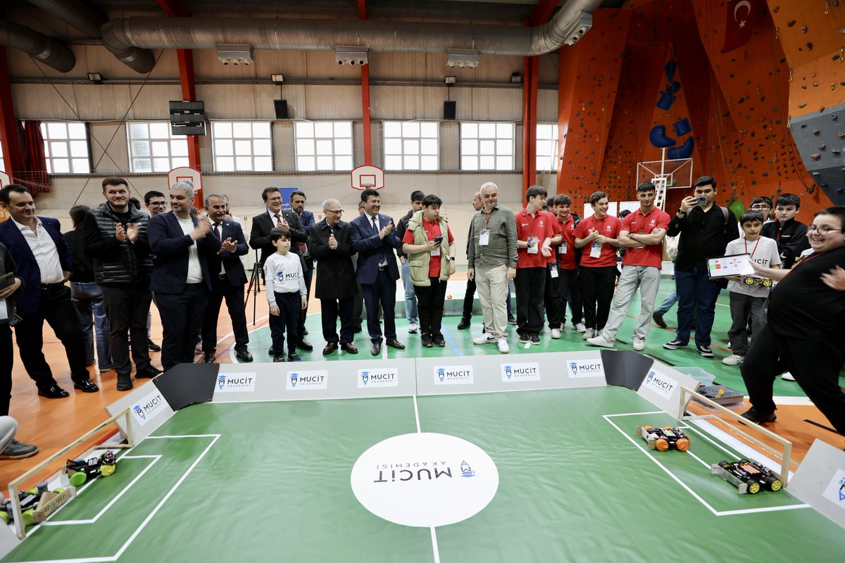 SUBÜ olarak şehrimizde bir ilke daha imza atmanın haklı sevincini yaşıyoruz.

SAMİB iş birliği ile düzenlediğimiz Robot ve Teknoloji Olimpiyatları ile ilköğretimden üniversiteye kadar öğrencilerimizin projelerini 8 kategoride sunmalarına imkan sağlıyor ve şehrimizde bu anlamdaki