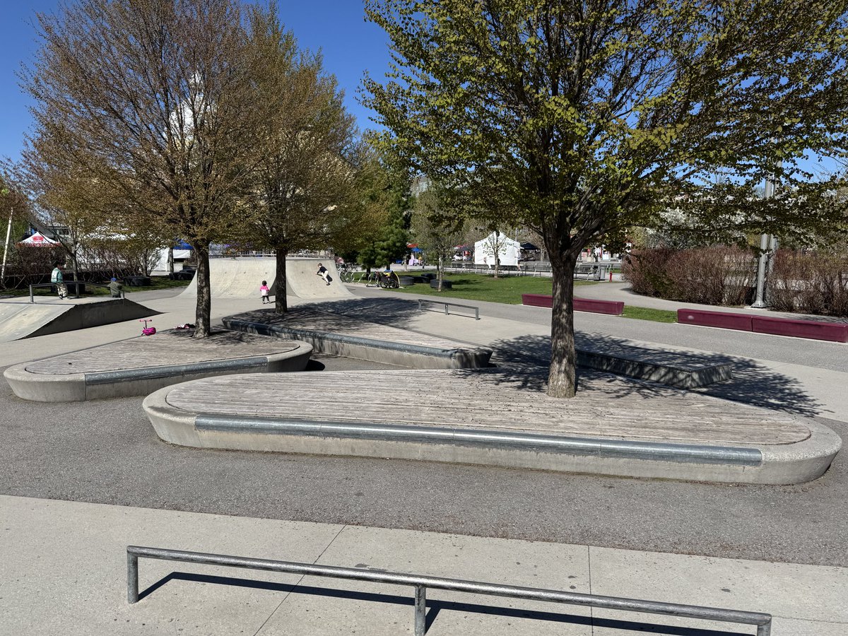 TurningMion's tweet photo. No flow, landing, or approach. This is what happens when you get designers/architects and not skateboarders to design a skate park. @ottawacity https://t.co/1DPHG3ul6f