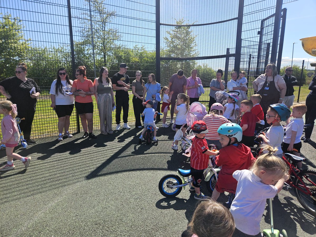 NetherburnPs's tweet image. #sunshine @earlyyearsscot @FroebelTrust @SLC_RAiSE @outdoorplay  Our wheeliethion in the sun was a huge success,thanks to all our parents who came and cheered us on 😊