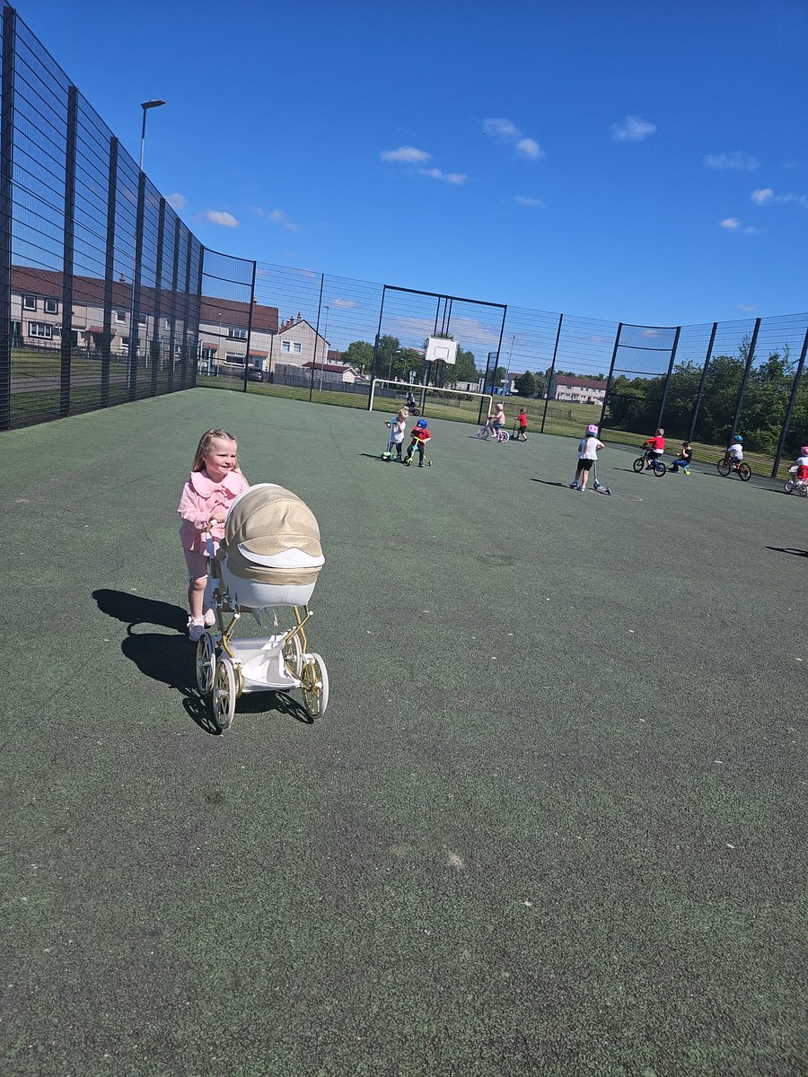 NetherburnPs's tweet image. #sunshine @earlyyearsscot @FroebelTrust @SLC_RAiSE @outdoorplay  Our wheeliethion in the sun was a huge success,thanks to all our parents who came and cheered us on 😊
