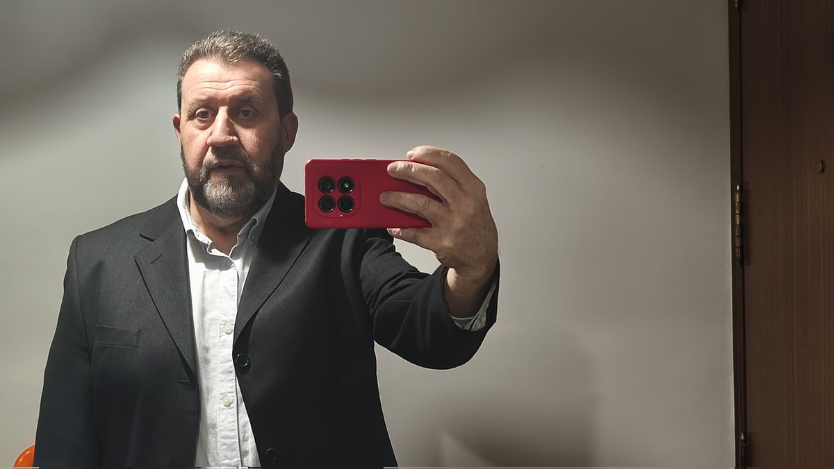 Xavisunsi's tweet photo. El padrí ronyós és un nyaganyós 😂😂😂, hui de bateig, que què? Quin xicón més templat 😂😂 #Tradicions #Costums https://t.co/kt3NRt1wmj