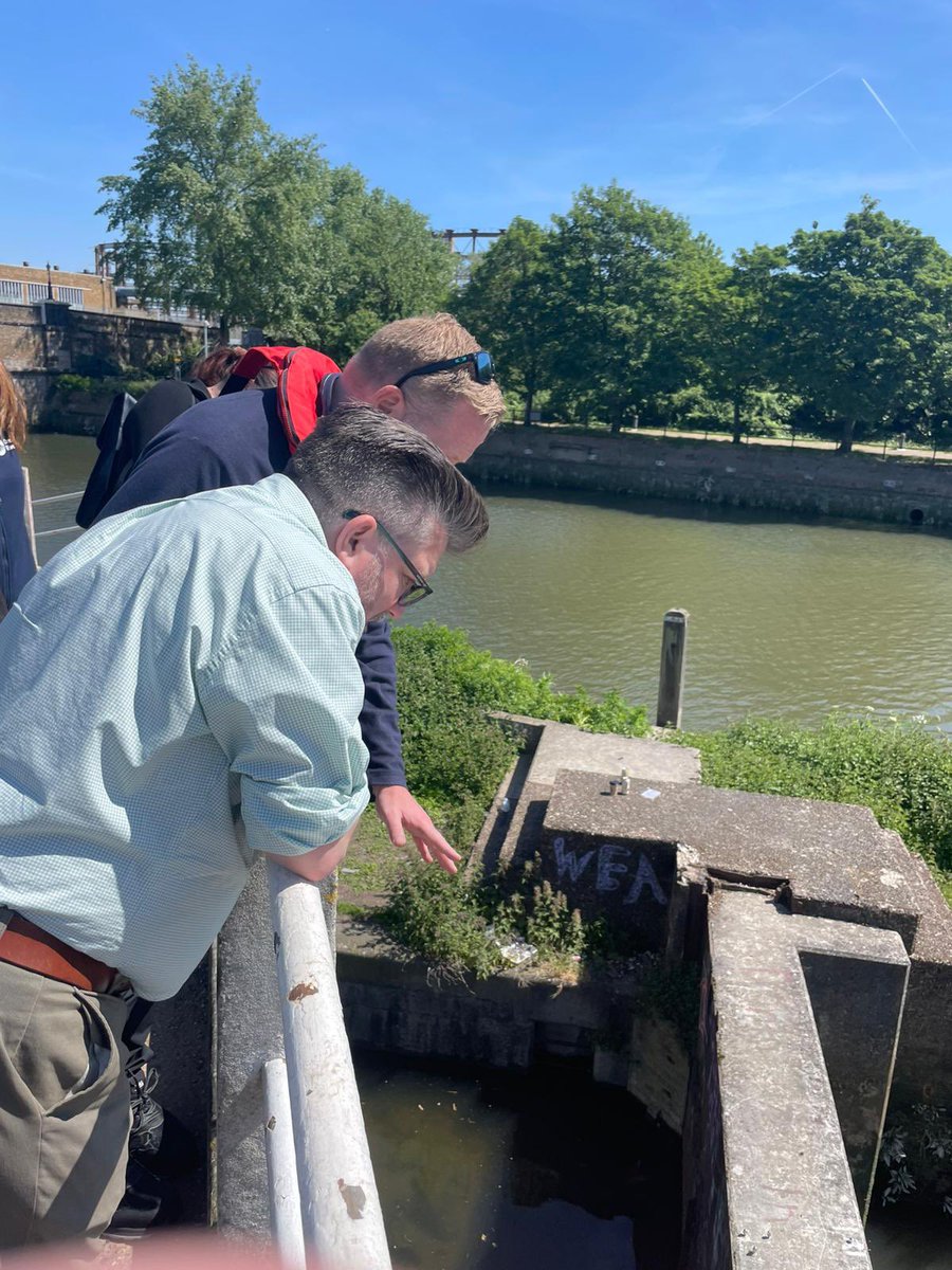 JamesAsser's tweet photo. Great to join the @CanalRiverTrust yesterday for a walk down the well used path alongside the River Lea and Bow Creek linking West Ham to Stratford and Bow (another of the great open spaces we have in east London) to hear about their work &amp; meet some of their team and volunteers https://t.co/VakB3JRnBz