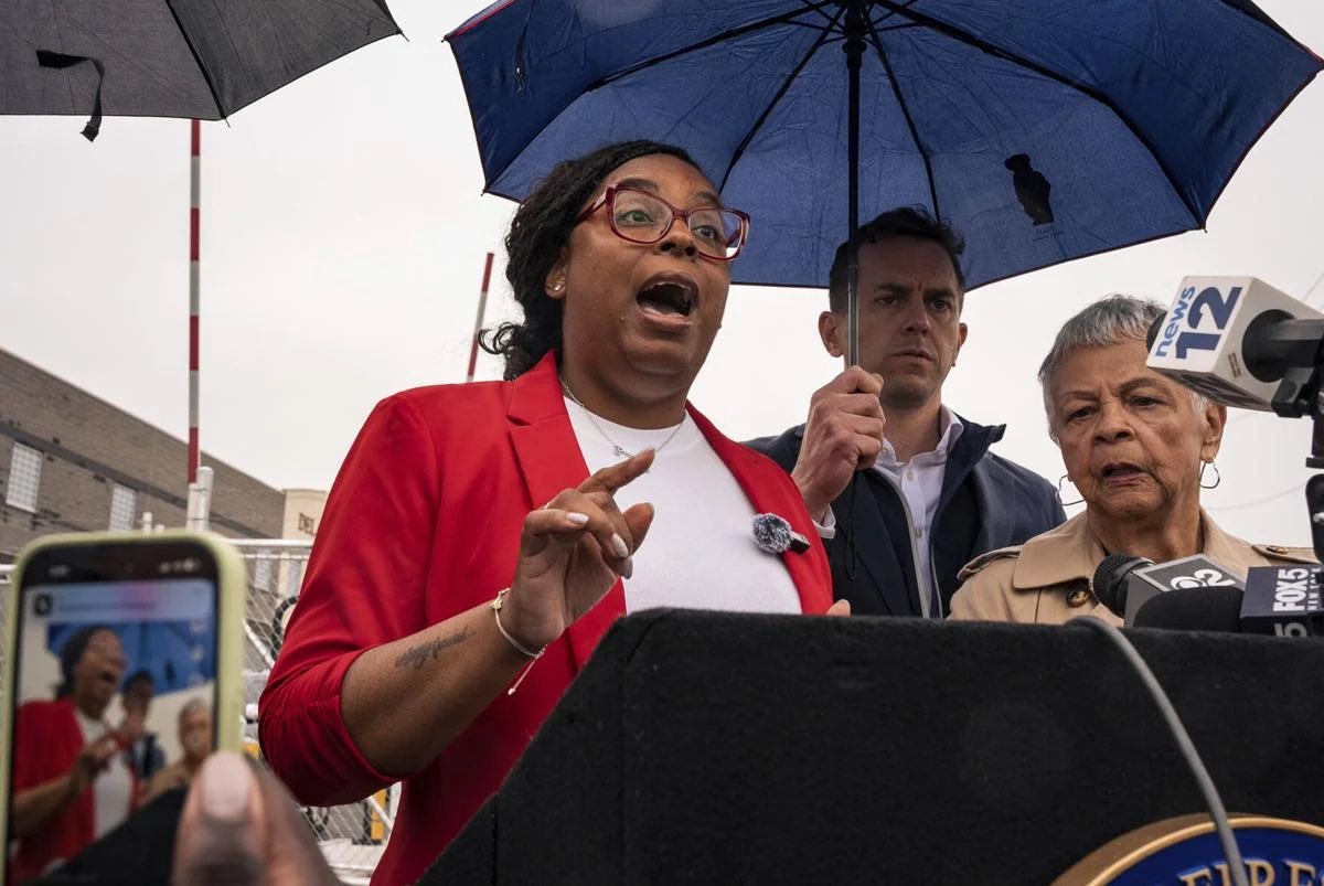 Gunther Eagleman™ (@gunthereagleman) on Twitter photo Should Speaker Johnson do what’s right and expel <a href="/RepLaMonica/">Rep. LaMonica McIver</a> Mciver from Congress?
Repost so she sees it! Should Speaker Johnson do what’s right and expel <a href="/RepLaMonica/">Rep. LaMonica McIver</a> Mciver from Congress?
Repost so she sees it!