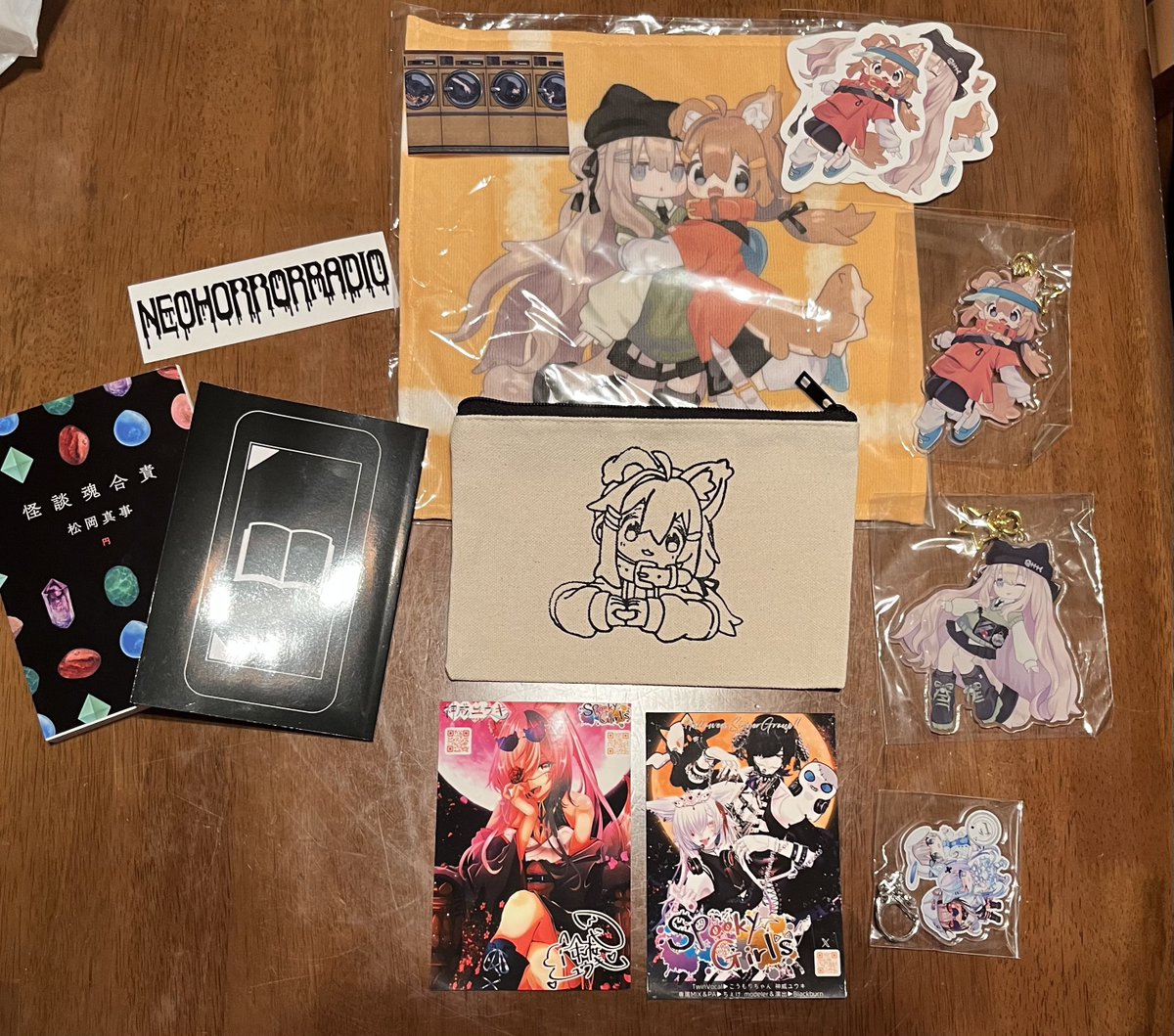 今日は初メタフェス参戦！
お目当てのグッズ買えたし貰えたし！
みんなでのご飯と二次会カラオケえぐい楽しかったしで大満足でした！
帰るのがちょっと寂しかったけどぶいちゃでまた会えるもんね！
出店者の方遊んでくれた方々本当にお疲れ様＆ありがとうございました！