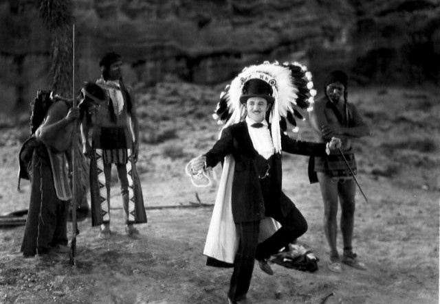 TinseltownTwins's tweet photo. Raymond Griffith in Hands Up! (1926). #ClassicGuyOfTheWeek #RaymondGriffith https://t.co/4I6qVabln6