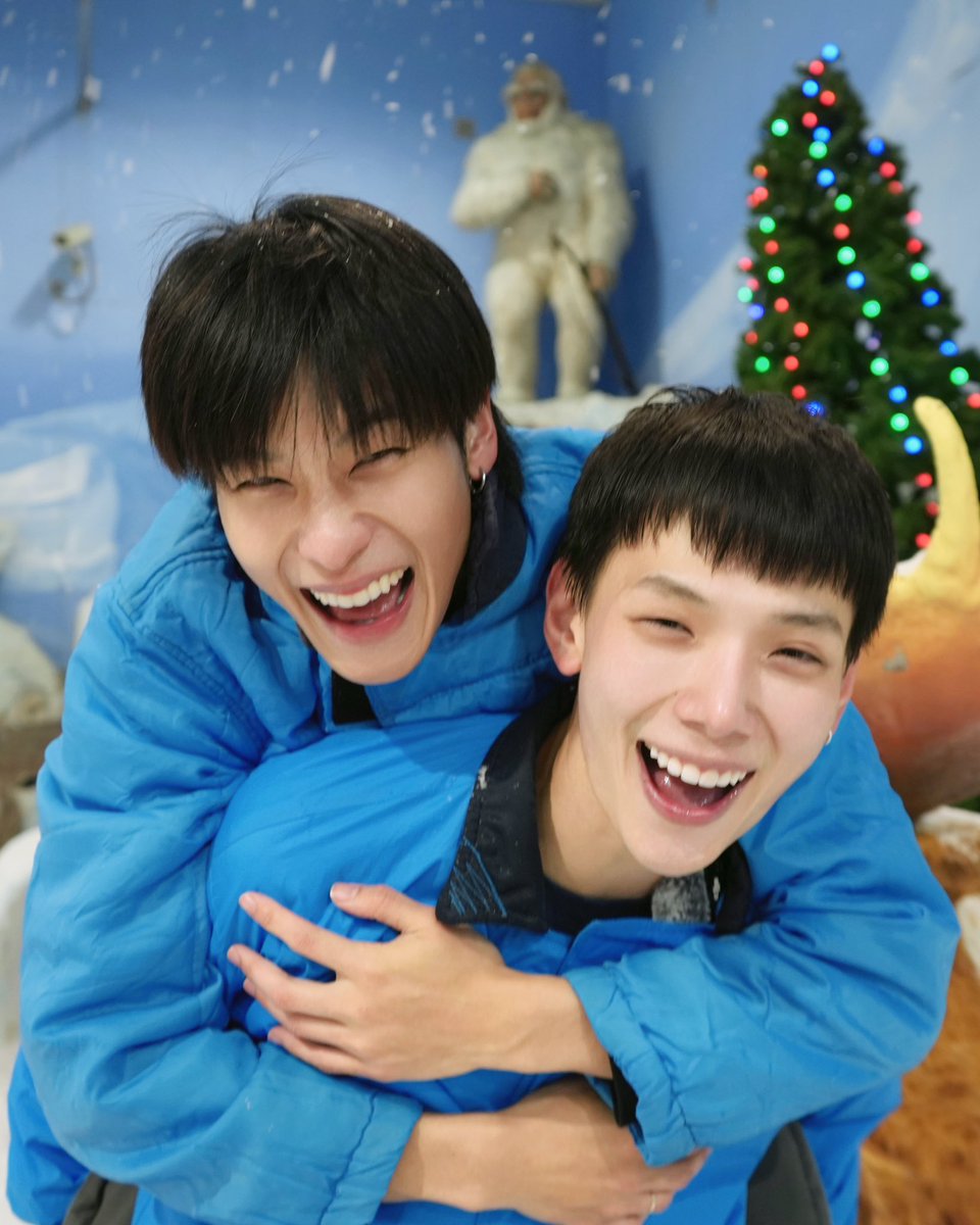 ฉันไม่เคยพบเจอใคร ที่เข้ามาทั้งหัวใจ
เธอคือคนคนนั้นที่อยู่คู่เคียงข้างกัน ~
youtu.be/RND3AJPMsiE

OUROAD IN DREAMWORLD
#CLOSEFRiENDss3_EP3