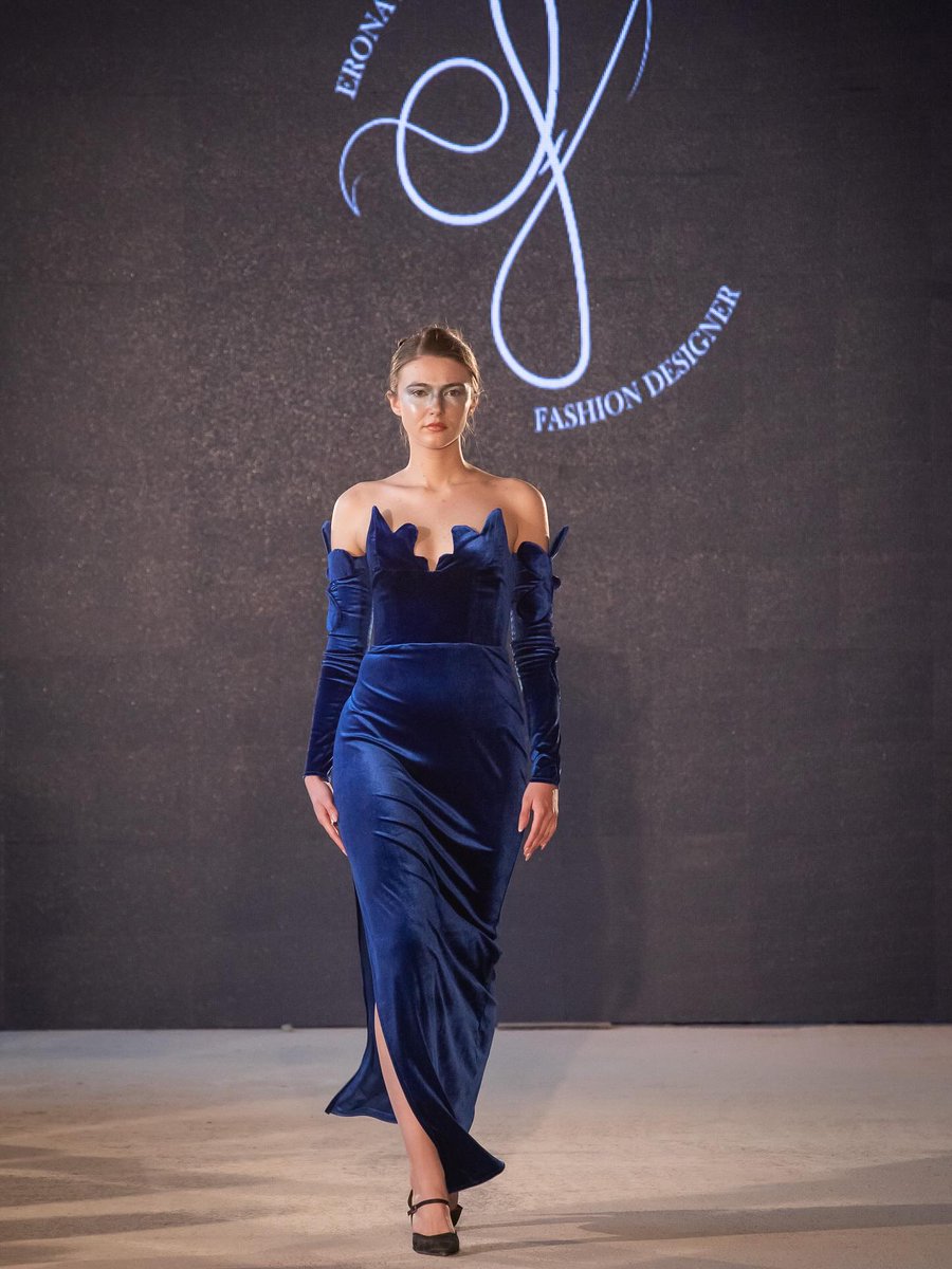 Erona Fejzullahu’s “Eclipse” embraced the beauty of contrast—balancing structure with softness, elegance with edge. 
#fwsk #fwsk30