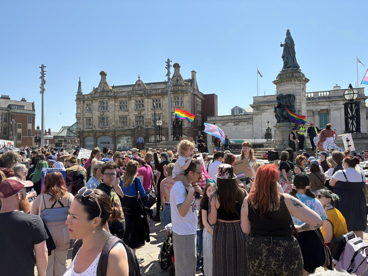 Unison Hull & East Riding Health ๐ (@unisonherhealth) on Twitter photo There was an amazing turnout in #Hull city centre this afternoon, with hundreds of people standing in solidarity with trans-women and for trans-rights #TransWomenareWomen <a href="/unisontheunion/">UNISON - UK's largest union</a> There was an amazing turnout in #Hull city centre this afternoon, with hundreds of people standing in solidarity with trans-women and for trans-rights #TransWomenareWomen <a href="/unisontheunion/">UNISON - UK's largest union</a>