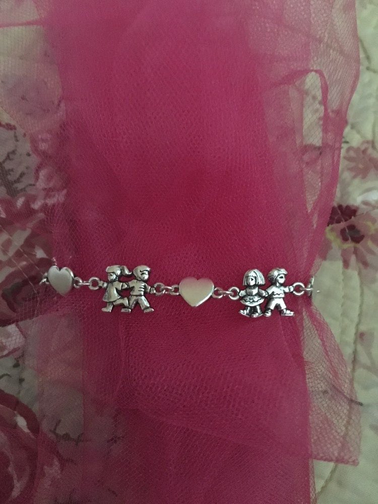 247LovingLife's tweet image. #beautiful #JamesAvery #etsy #etsyfavorites #etsyfinds #etsygifts #etsylove #EtsySeller #etsyshop #cute #EtsyStarSeller #etsystore #etsylisting #jewelry #silver #sterlingsilver #bracelets #children #Hearts #Girls #Boys
addictedtoshabby.etsy.com/listing/616974…