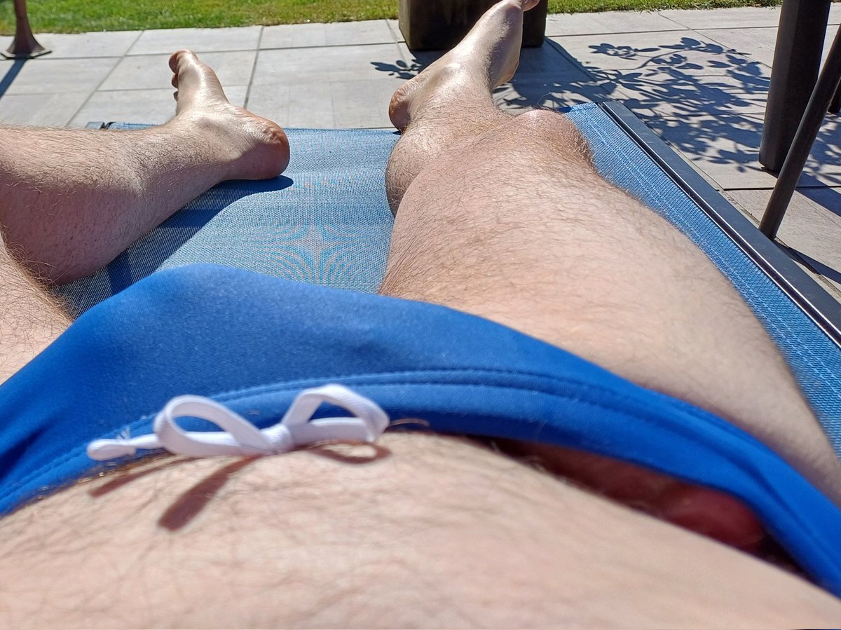 Les voisins sont là, gardons un slip de bain 🍆🌞 #dickpic #reims #gay #maqueue