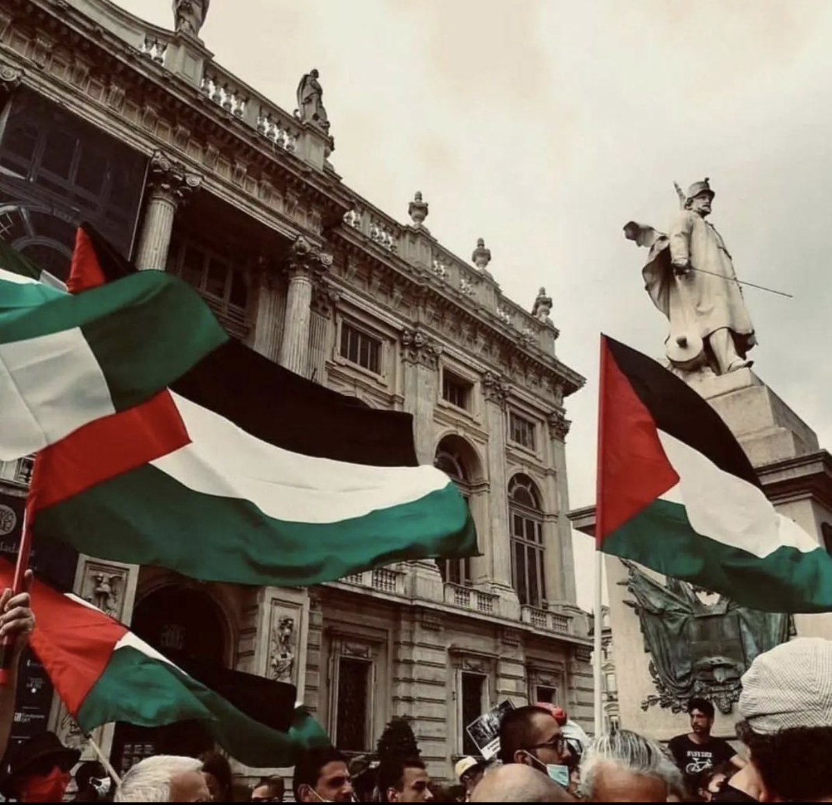 فلسيطن ، أنتِ الأمانُ إذا تمادى خوفنا 
و ملاذُنا إن جارت الأيامُ. 🇵🇸