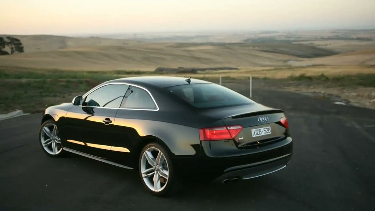 secureVL's tweet photo. Audi S5 Quattro

V8 4.2L | 354 CV | 440nm  
0-100 km/h en 5,1s  
Velocidad máxima de 250km/h  
1.705 kg | Tracción total 
Transmisión manual de 6 velocidades