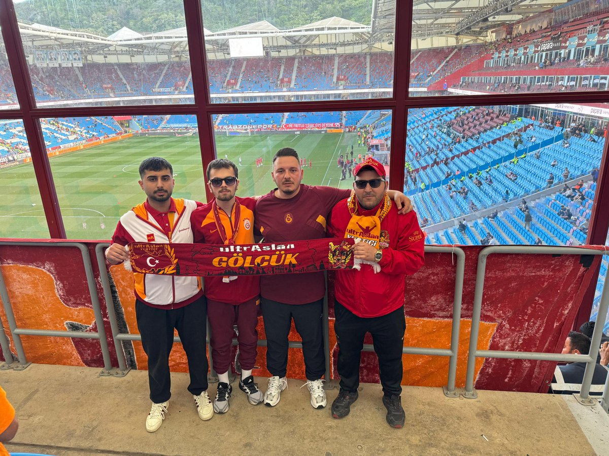 YOLUN SONU ŞAMPİYONLUK🏆🏆

#uAGölcük #uAYurtiçi #uAGölcükLise #ultrAslan