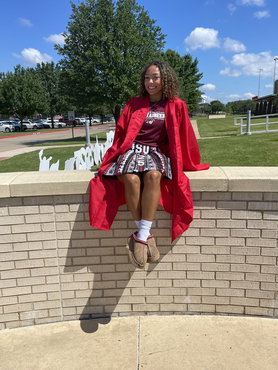 KaylaCollins_12's tweet photo. I’m almost there 😝🎓 C/O 2025! https://t.co/TdtJoZQ90A