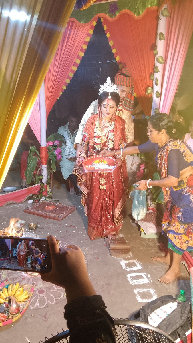 bisw10926's tweet photo. Sister's Wedding 💐💐

#earthquake #weddingnight #Trending #WeddingShow #WeddingViewingDay #WeddingPlanPresscon #Weddingcelebration #weddingdress #weddings #weddingring #weddingnight #MarriedAtFirstSight #MarryMeAgain #MarriedLife #marriedtomedicine #maa #Married2Med https://t.co/g4eSMqhUVk