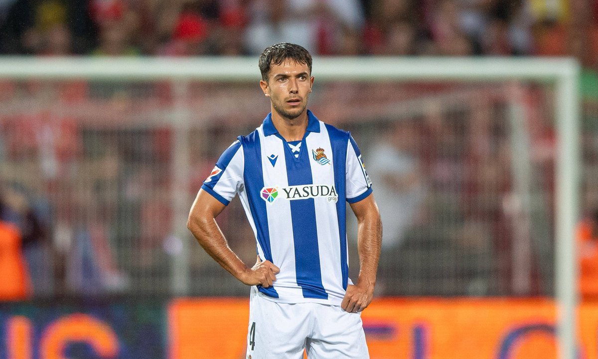 foothubofficial's tweet image. Zubimendi on rejecting Liverpool, Madrid, Barca:

‘At Sociedad, I learned the power of narratives and journeys in football. I chose Arsenal to continue these, embracing the journey over just success, and hope to add to their story, regardless of what we achieve.’

[@EduardoHagn]