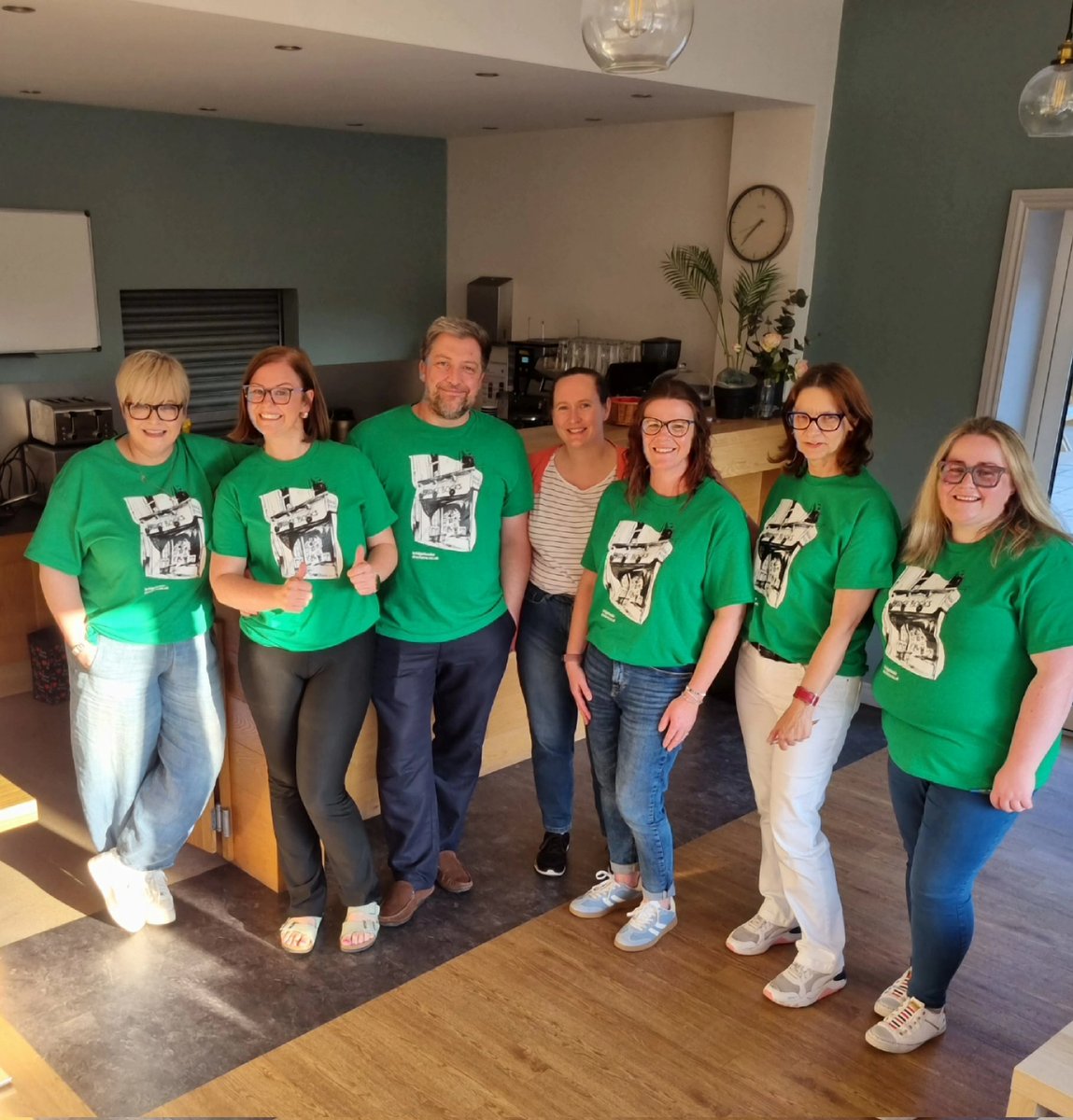 BridgeBooksDro1's tweet image. The second event last night featured three amazing women, @taramillstv @ErvineLinda and Claire Mitchell. Tara guided us through an evening of inspiration, emotion and pure passion. I loved it! Plus, my old history teacher, who is an legend, was there!