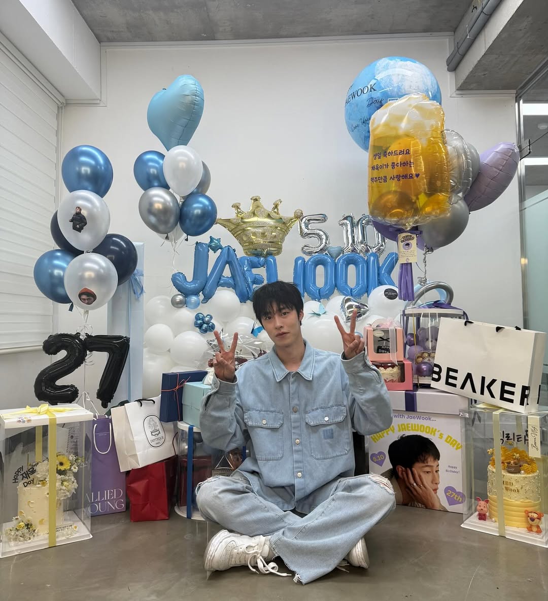 생일 정말 축하해
언제 어디서나 항상 행복만 가득하길💙