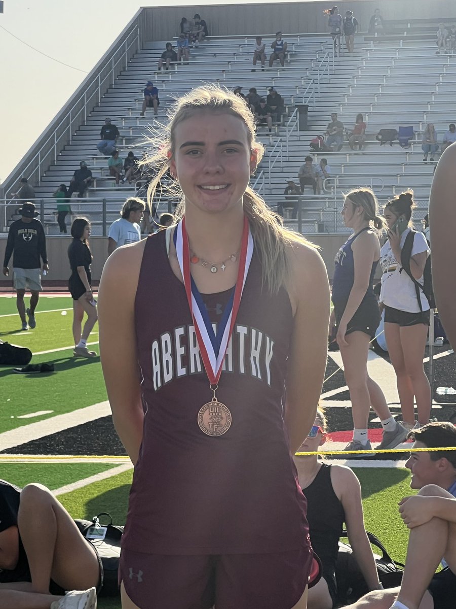 emmerg08's tweet image. Had a busy past 3 weeks. Thankful for the opportunities to compete at regionals in golf, track, and tennis. Made it to state in tennis. God is good!!