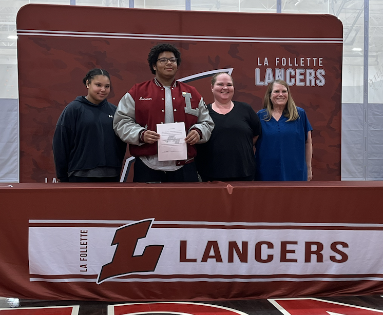 LaFLancersFB's tweet photo. Congratulations to @Joydred77 @Dono6871 @TrumanMankowski @Devinmorris2025 and their families for their commitment to further their academic and athletic careers at @WLC_Football @USCGA_Football and @UWSPFootball, respectively! https://t.co/PNn7BZuKg6