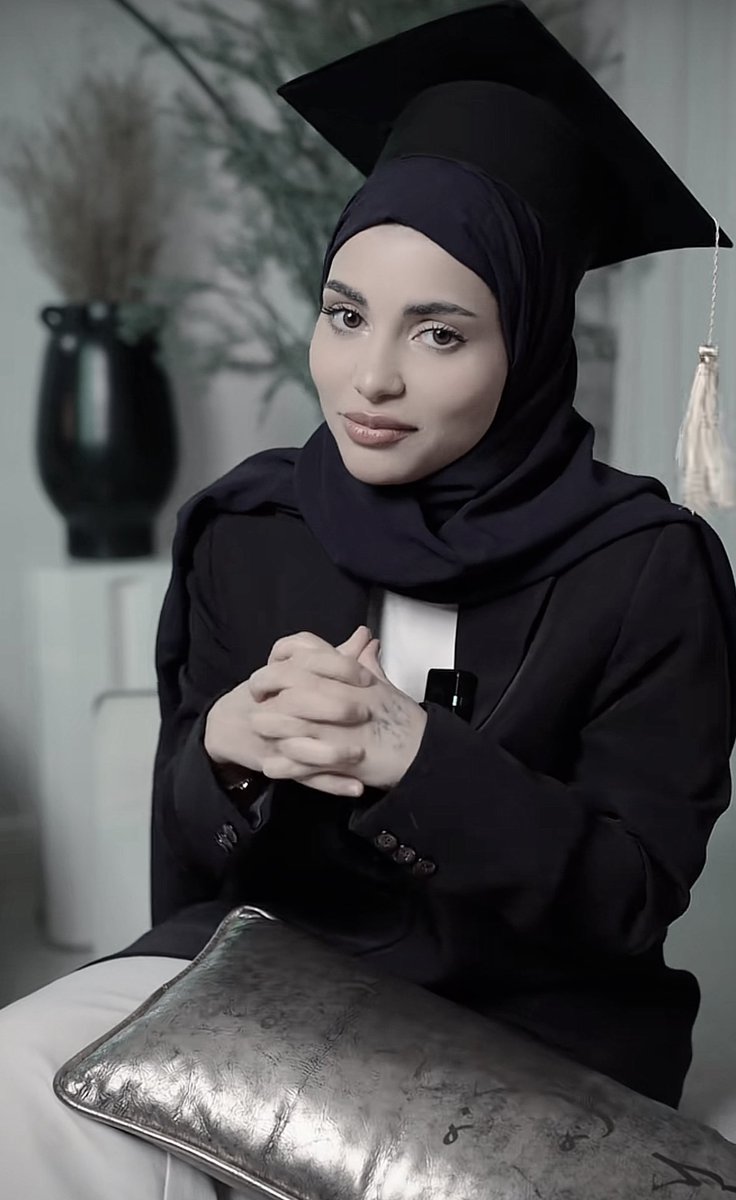 يوهههه متى اشوفها خريجههه قلبي والله 🥹🤎