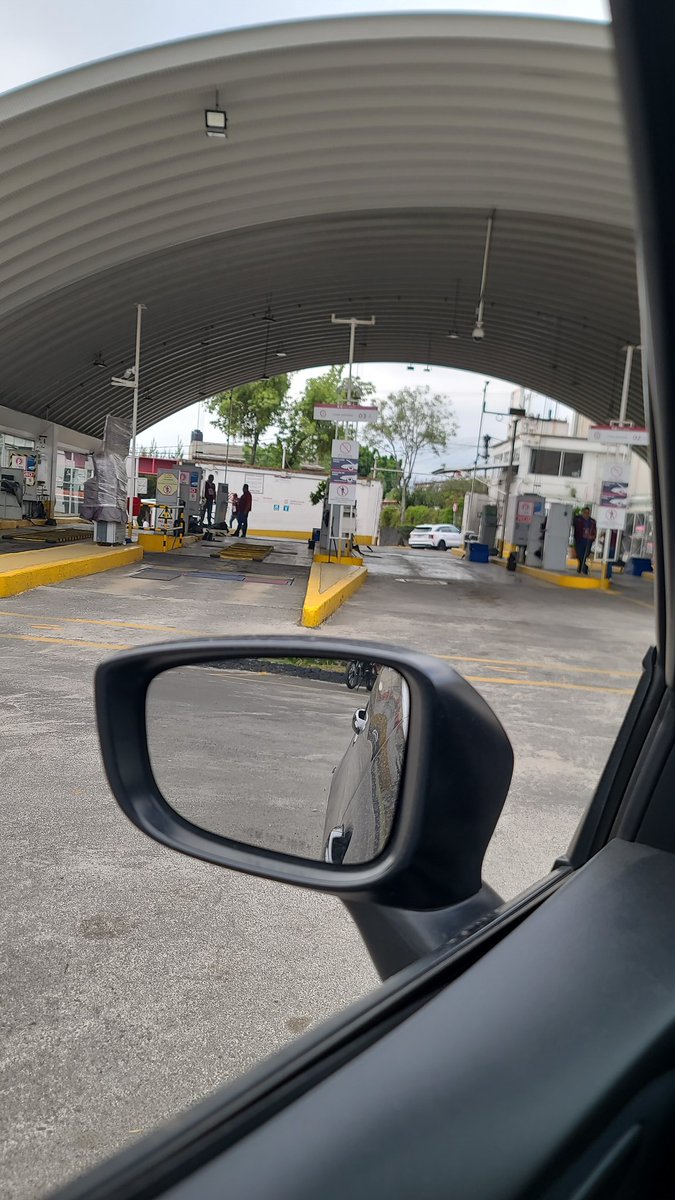 DANNGAMEN's tweet photo. @SEDEMA_CDMX @LaSEMOVI tenía cita a las 8:00 am y hasta ahora que son las 9:00 am seguimos esperando a que regrese el sistema, indican en el verificentro que no tiene hora de regreso, necesitamos que se atienda este problema para poder cumplir con nuestra obligación por favor. https://t.co/66rU8yrm20