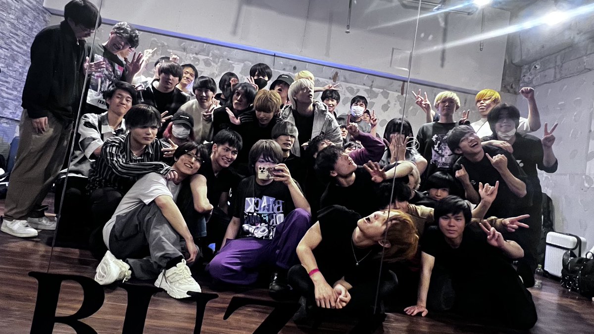 X_Re_delta_0's tweet photo. 光博─リハーサル終了！
明日お楽しみに！

📍THE LIVE HOUSE soma
🎫チケット情報
各部 ￥2900＋600(1ドリンク)
通し ￥5000＋1200(2ドリンク)
通し(バトラー) ￥3000＋1200(2ドリンク)
#光博 #リデルタ光博 https://t.co/ifom5OC0dz