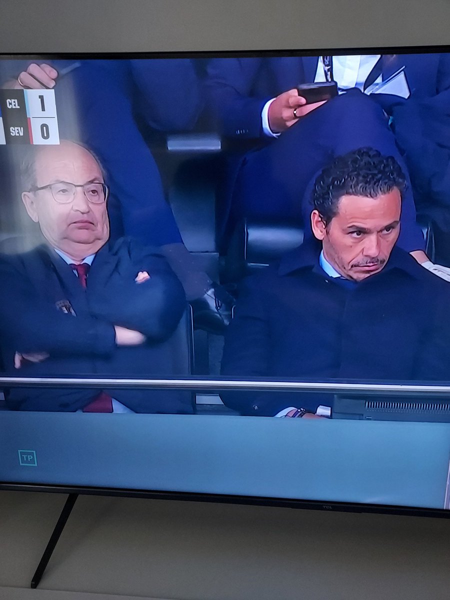 Acaban de llamar "PERSONAJES " a estos dos energúmenos, en directo los comentaristas de <a href="/Gol/">GOL</a> ???
🤣🤣🤣🤣🤣🤣🤣🤣
Los tienen calaos.