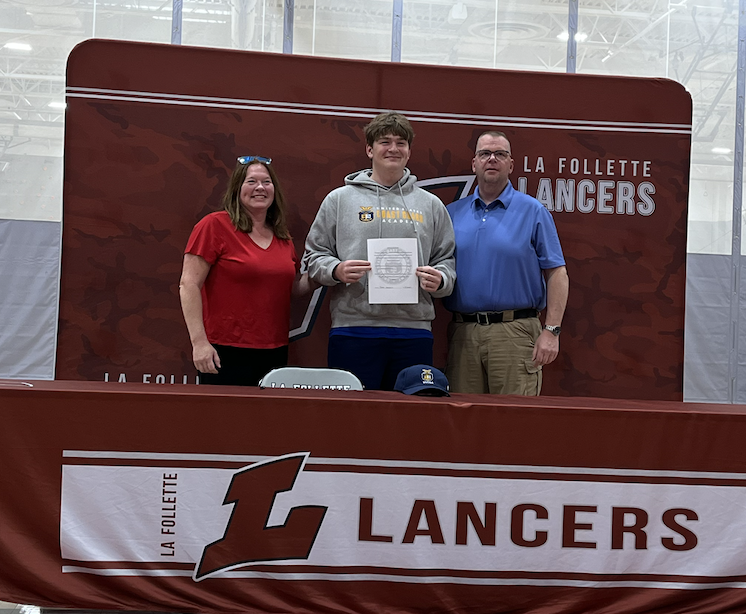 LaFLancersFB's tweet photo. Congratulations to @Joydred77 @Dono6871 @TrumanMankowski @Devinmorris2025 and their families for their commitment to further their academic and athletic careers at @WLC_Football @USCGA_Football and @UWSPFootball, respectively! https://t.co/PNn7BZuKg6