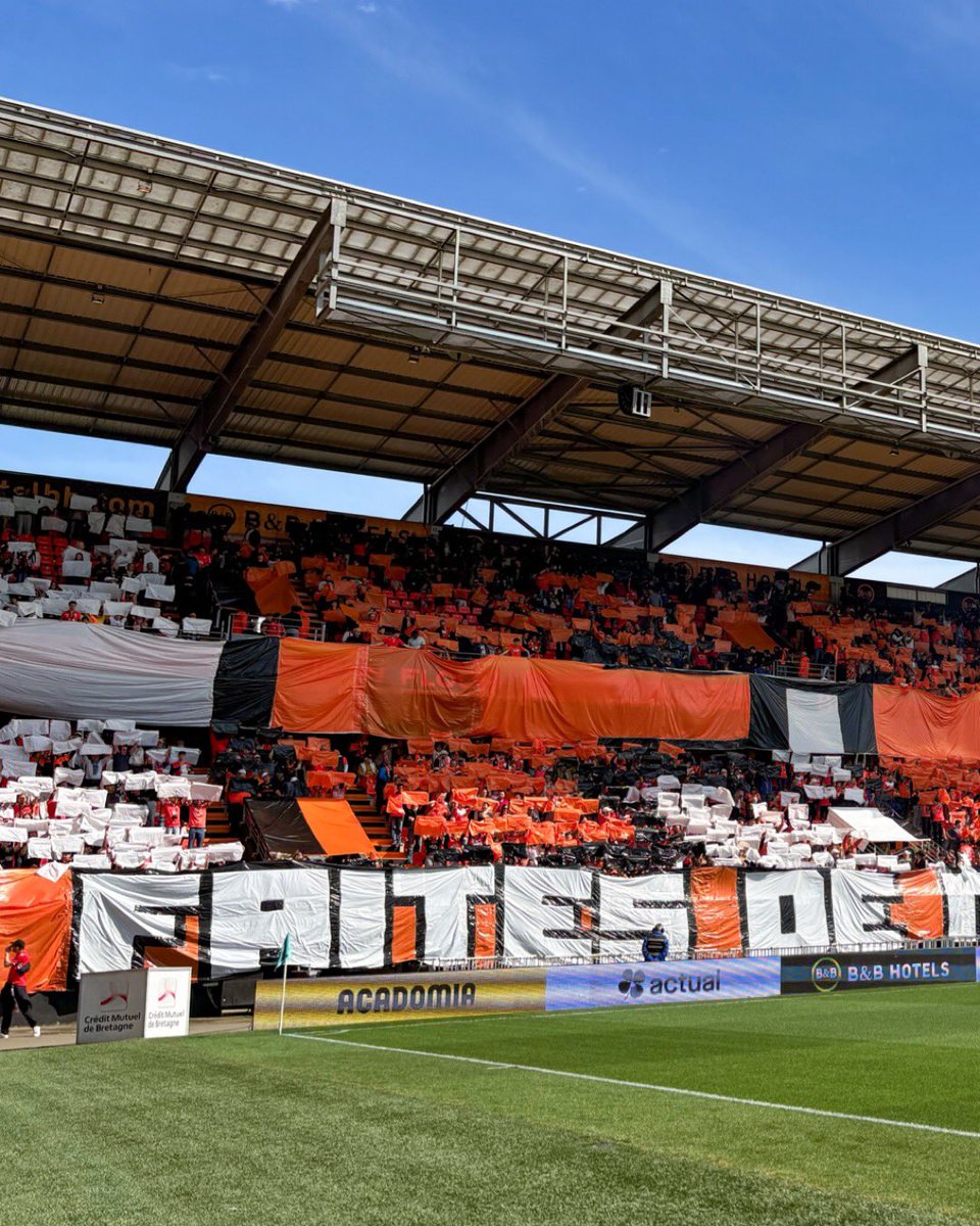 Ligue2BKT's tweet photo. « Faites de nous les champions » 👀🏆

#FCLFCM https://t.co/cDLafjGM5Z