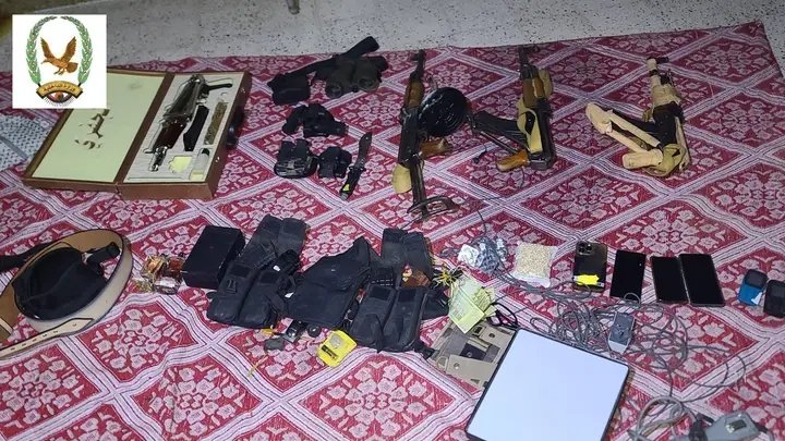 بعد الاشتباك معهم أمن المهرة يلقي القبض على عصابة تهريب وترويج مخدرات وممنوعات واحالتهم للاجراءات
#المهرة