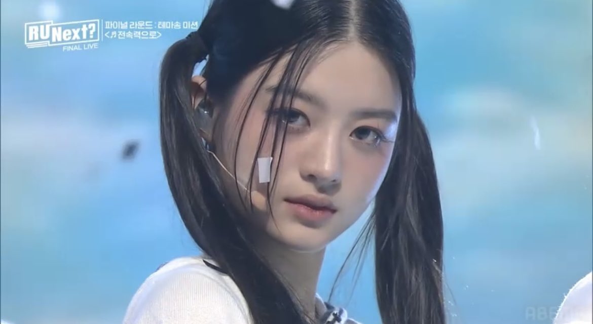 ILLIT ミンジュ 、誕生日おめでとう✨ 04年 5月11日生まれ。19年15歳