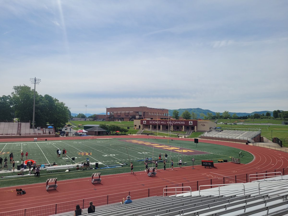 vanndarnell2's tweet photo. Beautiful day for TSSAA Division 1 Class AAA Section 1 Meet! @WBHSGovernors with several competing for spot to advance to the State Competition!! Stay Tuned! @ShawnWichert @BlakeStClair @WBHSGovs @TDT_Sports @5StarPreps @SavannahDarne10 @ScottCupp11 https://t.co/LBZlqcM2u2