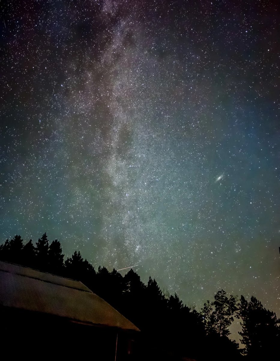 星は夜空の目、私たちのすべてを見つめている~
