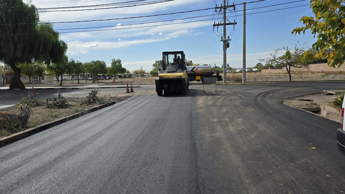 #Obras 🚧 Seguimos avanzando con obras que transforman.

En el marco del Plan de Concreto Asfáltico 2025, se está ejecutando el reencarpetado y urbanización en el Barrio Infanta. 

La superficie total de intervención es de 70.000 m2, mejorando significativamente la circulación y