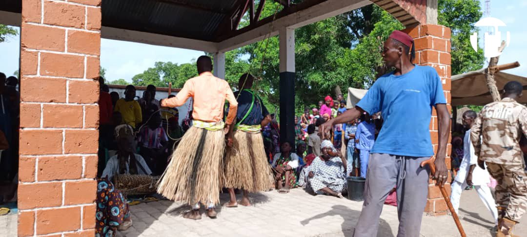 tchadinfos's tweet photo. Le Nāā bnā ou la fête des semailles en cours de célébration dans la cour royale de Sa Majesté le Mbang de #Bedaya, Nguemadjita Mbangndibaye, en présence des prêtres de l'initiation, de notables, de ressortissants du grand #Moyen_Chari.
L'occasion pour le chef spirituel Sara Madjingaye de demander aux ancêtres de bénir les activités agricoles de cette année pour que la récolte soit abondante.#Tchad 🇷🇴