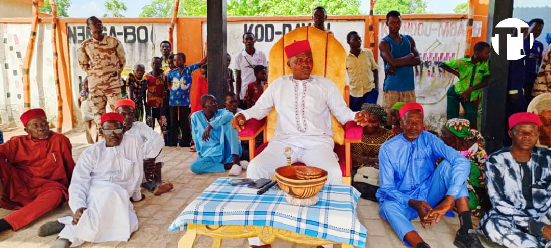 tchadinfos's tweet photo. Le Nāā bnā ou la fête des semailles en cours de célébration dans la cour royale de Sa Majesté le Mbang de #Bedaya, Nguemadjita Mbangndibaye, en présence des prêtres de l'initiation, de notables, de ressortissants du grand #Moyen_Chari.
L'occasion pour le chef spirituel Sara Madjingaye de demander aux ancêtres de bénir les activités agricoles de cette année pour que la récolte soit abondante.#Tchad 🇷🇴