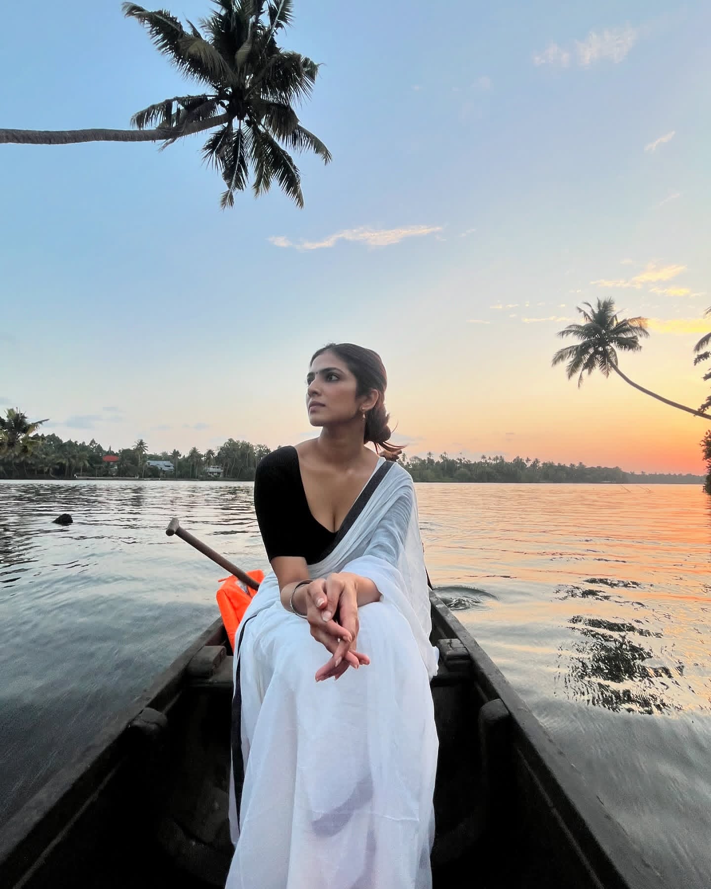 GqmLg_dbcAIAB6T?format=jpg&name=large