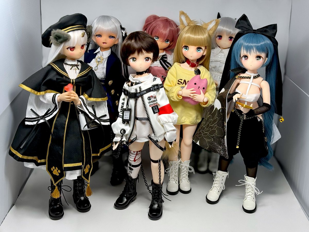 MimiBarnard's tweet photo. The mischief gang 😸😼😾😺🖤💥💣
#kittyfun #dollbot #bjd #doll #dollhobby #chaos #funtimes #mischiefmakers #mischief #kawaii #animedoll #DOLLBOT
#DBCきなこ https://t.co/UH47r3H6sN