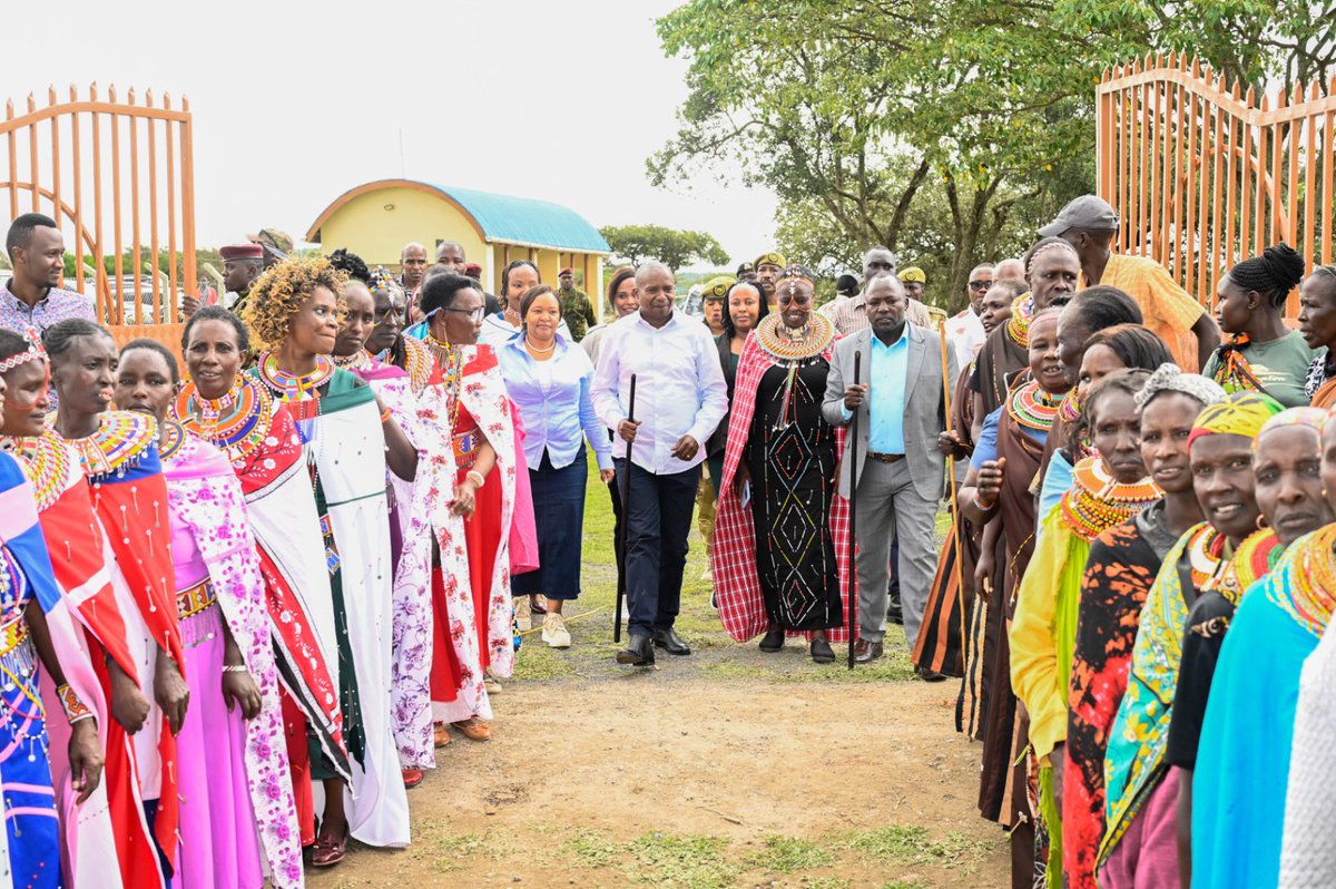 42_ideal's tweet photo. The people of Laikipia are grateful and happy for the human-wildlife conflict compensation. This support brings relief and strengthens our coexistence with wildlife. Thank you!@KindikiKithure ,@rebecca_miano, @PSMuseiya 
#conservationwithcompassion
#LaikipiaHWCCompesation https://t.co/LwpdvsfA3o