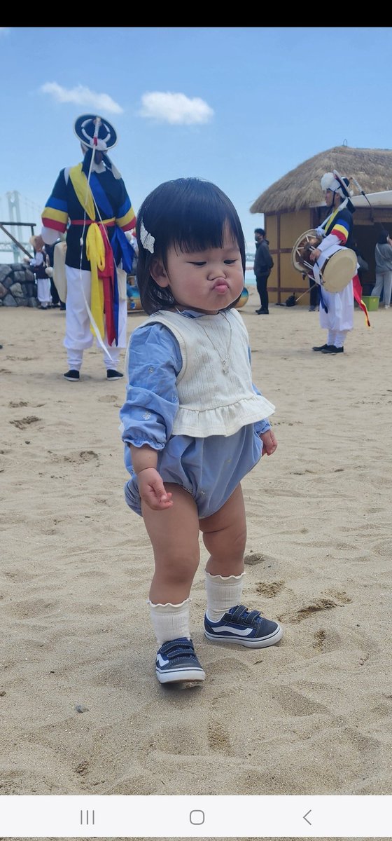 (왜 모래 못 만지게 하는데 ㅡ3ㅡ)