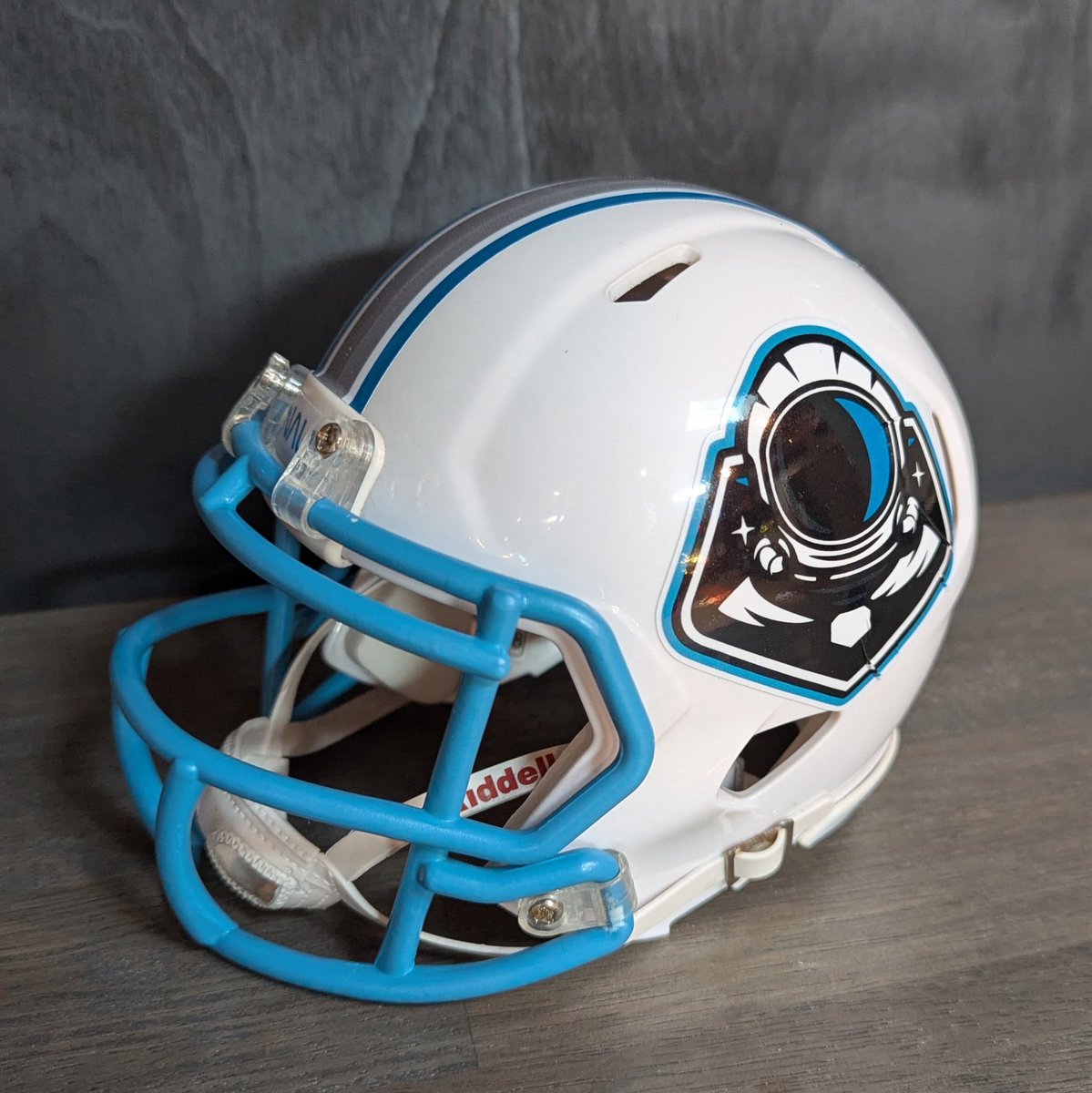 customize a football helmet xeneth Shadow Varsity Eastern Washington honors Native Visor Color:Smoke DSAF (Dark) SizeChart Flow shock absorbers designed
