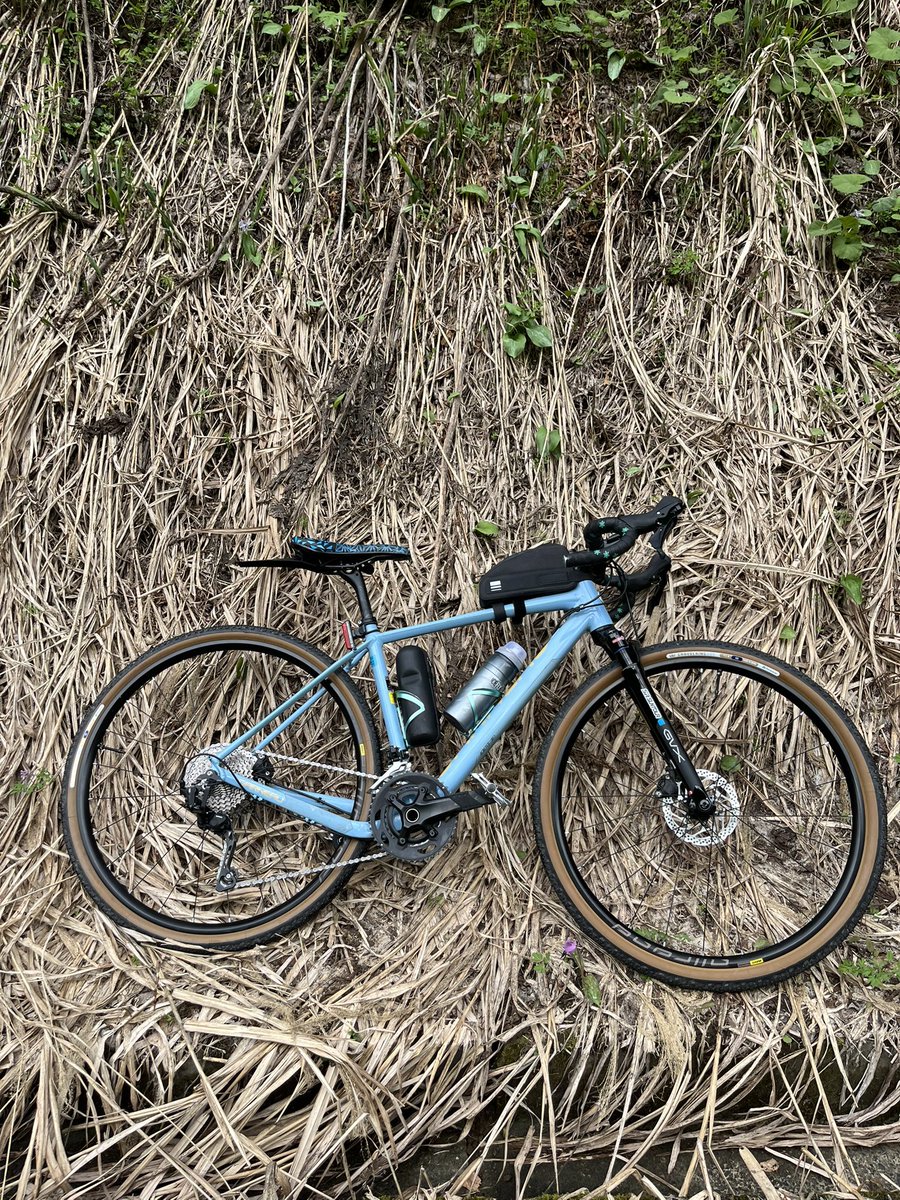 ZERO_EXZARD's tweet photo. 今日はいつもの林道に行ってきました〜！
土砂崩れがあったみたいで車は通行止めになってたけど行っちゃったけど途中で断念〜😑
しかも帰りの下りで盛大にこけて顎からいって流血〜＋右手痛めたぁ〜😱
道が悪いのに強行した結末がこれ〜😢 https://t.co/8alyF4hVoh