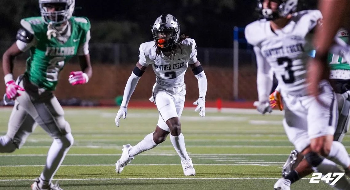 CKennedy247's tweet image. “Coach Hall thinks me and Billy Bowman are similar in what we can do in their defense…”
Donovan Webb, one of the most coveted safety prospects in the south central region, shares the latest with the #Sooners and his heated recruitment
📝: 247sports.com/college/oklaho…