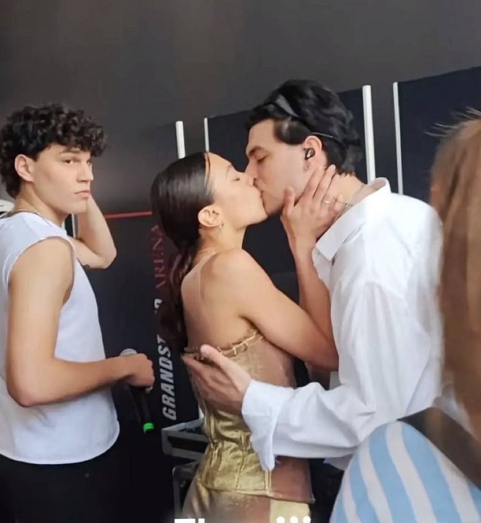 giuliaaast's tweet image. "Siamo belli"

#amici24 #Verissimo