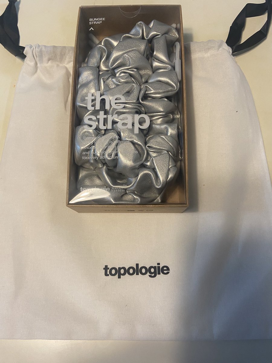 nikki720457's tweet photo. 長女から1日早い母の日
Topology
スマホに付けて斜め掛け
長女5回生になれました
研究室にバイト掛け持ちTOKYO観光
帰宅つかの間1泊病院インターン
アクティブさ全開🤭
自分の道を切り拓け！
ありがとう母の日
#母の日プレゼント https://t.co/zXfX85JKgS