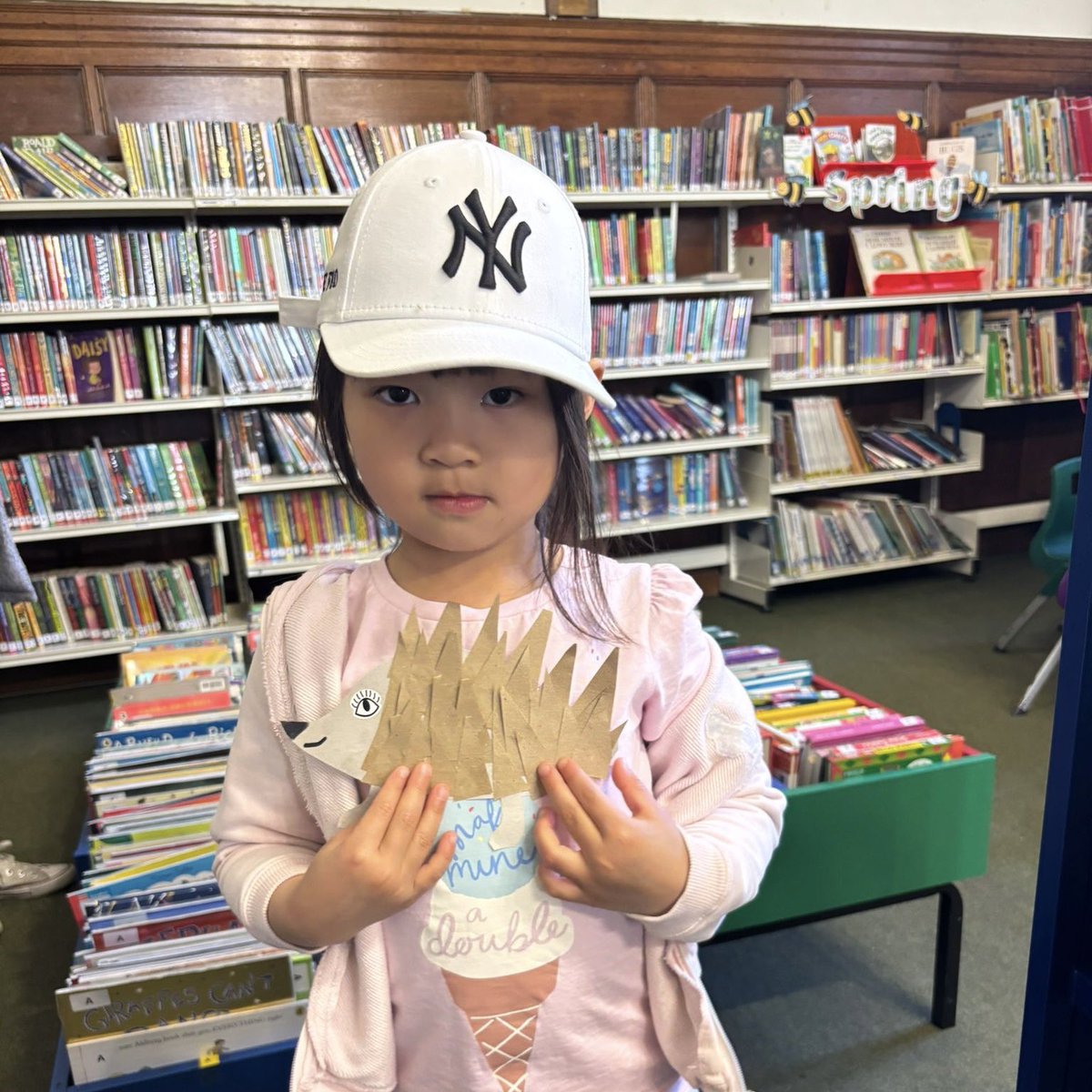 CharltonLib's tweet image. For #NationalHedgerowWeek children at #CharltonLibrary made hedgehogs using different colours and shapes 🦔 at #LibraryFunClub! Join us every Saturday from 10.30-11.30am to make and create, browse and borrow books 📚 #LoveYourLibrary